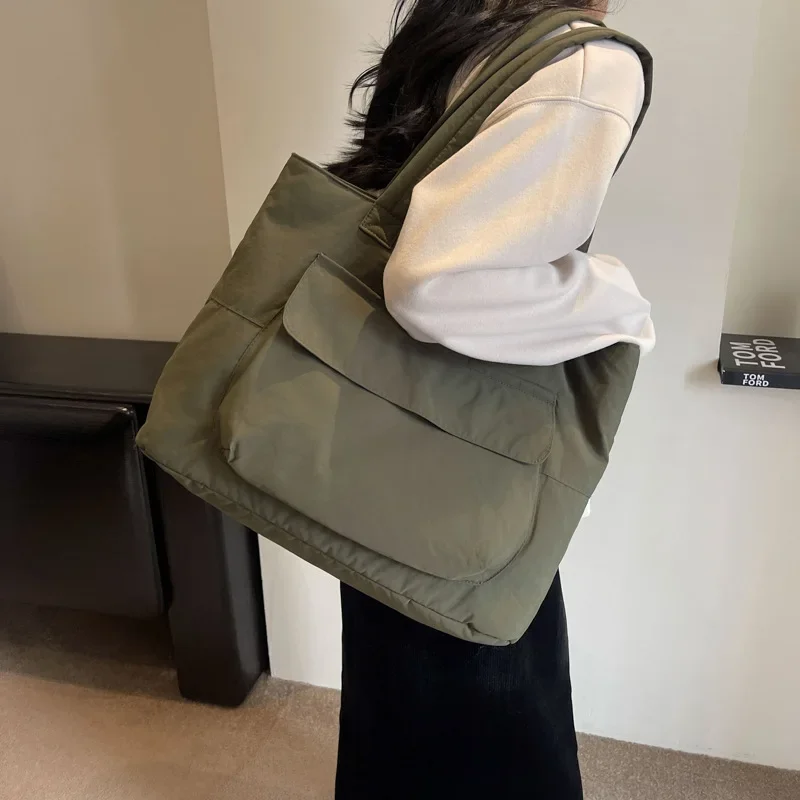 Personalized Simple Shoulder Bag New Casual Unisex Large Capacity Tote Bag Solid Commuter Versatile Zipper Underarm Bag
Personalized Simple Shoulder Bag New Casual Unisex Large Capacity Tote Bag Solid Commuter Versatile Zipper Underarm Bag