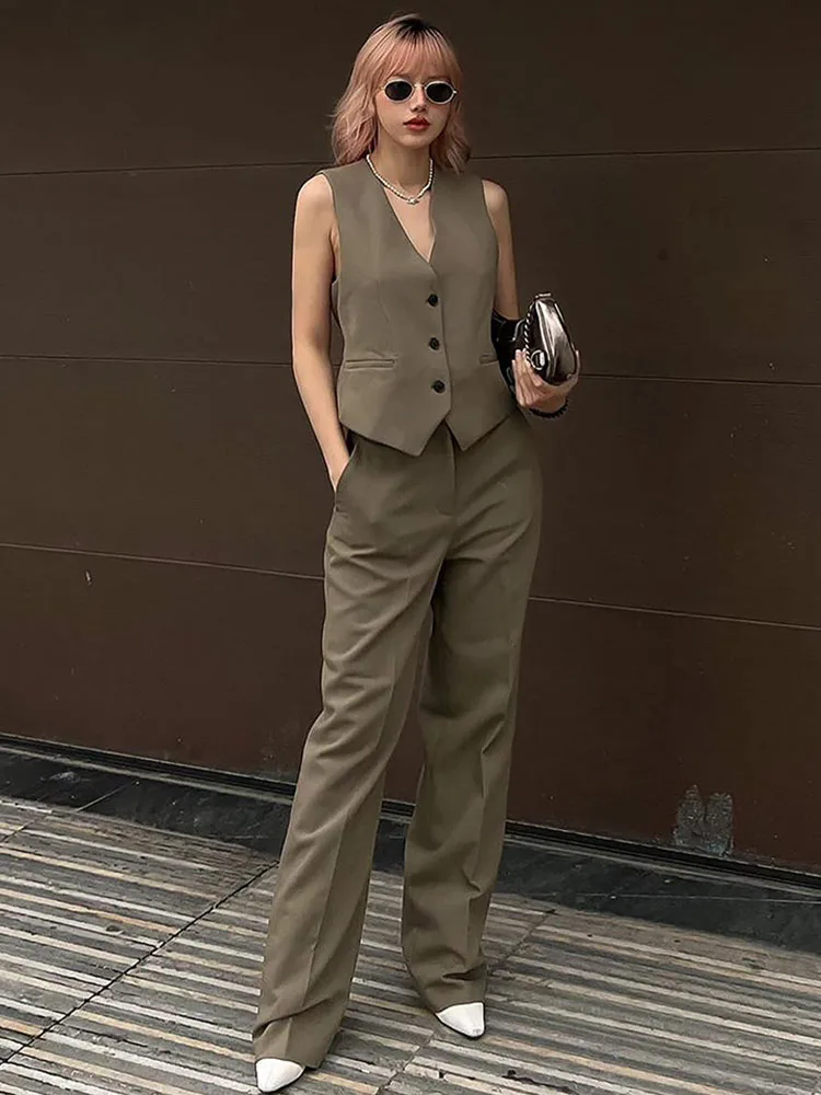 2023 versatile women's custom fabric slim fit sleeveless V-neck vest top + high-waisted straight casual draped trousers
2023 versatile women's custom fabric slim fit sleeveless V-neck vest top + high-waisted straight casual draped trousers