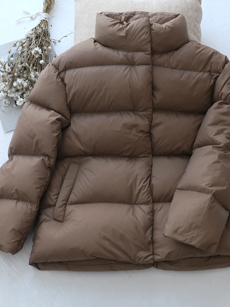 Куртка женская зимняя, на белом утином пуху, ульсветильник Кая, с воротником-стойкой, теплая, 90%
Куртка женская зимняя, на белом утином пуху, ульсветильник Кая, с воротником-стойкой, теплая, 90%