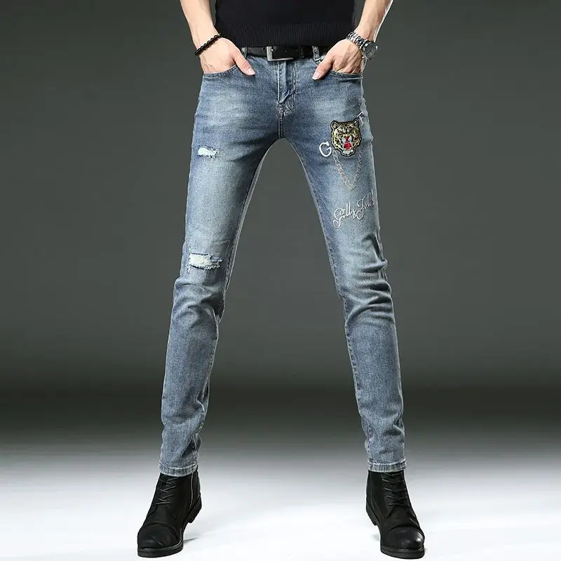 High-End Stretch Men's Jeans Spring New Slim Fit Tapered Pants Tiger Head Embroidery Korean Style Clothes Luxury Cotton Trousers
High-End Stretch Men's Jeans Spring New Slim Fit Tapered Pants Tiger Head Embroidery Korean Style Clothes Luxury Cotton Trousers