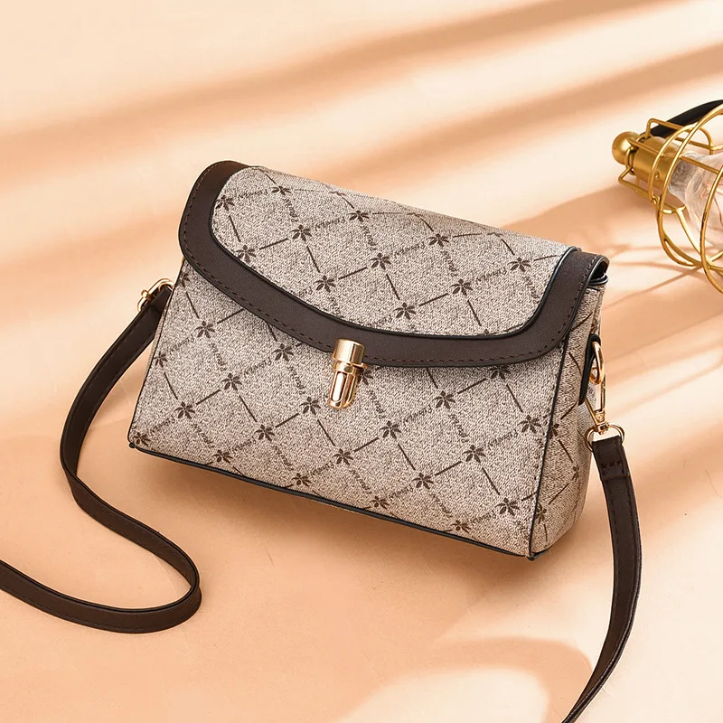 New retro women's small square bag, fashionable and elegant shoulder bag, crossbody bag
New retro women's small square bag, fashionable and elegant shoulder bag, crossbody bag