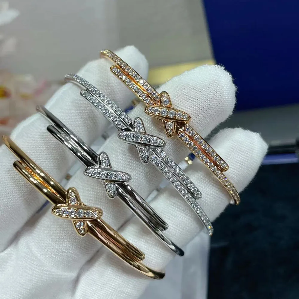 JEUX DE LIENS Jewelry Collection Luxury Brand Classic Platinum Full Diamond X-shaped Bracelet for Women's Engagement Party Gifts
JEUX DE LIENS Jewelry Collection Luxury Brand Classic Platinum Full Diamond X-shaped Bracelet for Women's Engagement Party Gifts