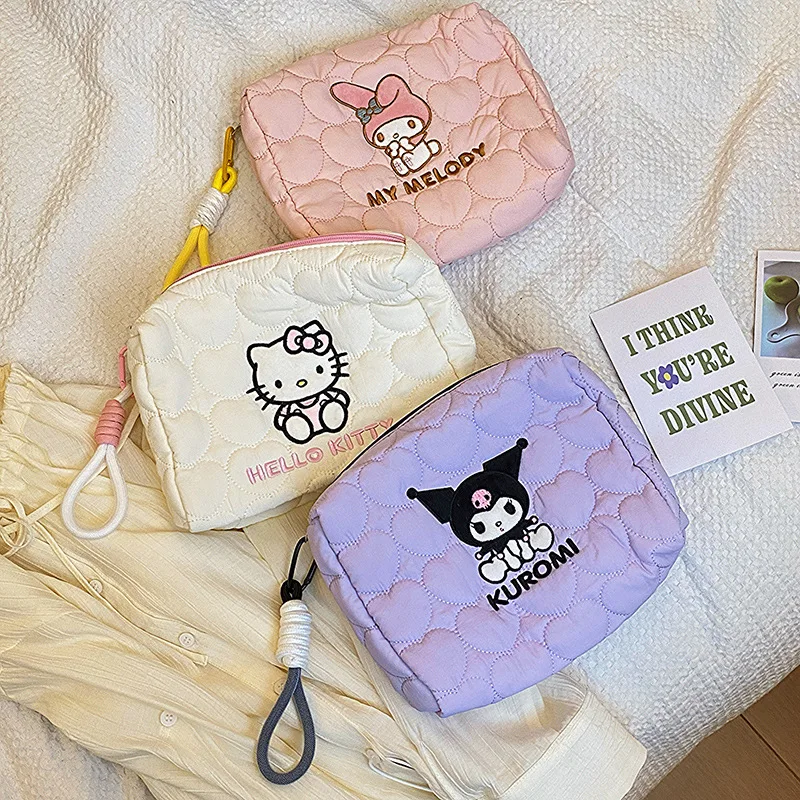 Kawaii Sanrio косметичка Hellokittys Mymelody Kuromi мультфильм аниме ручная сумка для хранения Студенческая сумка для мытья большой емкости подарок
Kawaii Sanrio косметичка Hellokittys Mymelody Kuromi мультфильм аниме ручная сумка для хранения Студенческая сумка для мытья большой емкости подарок