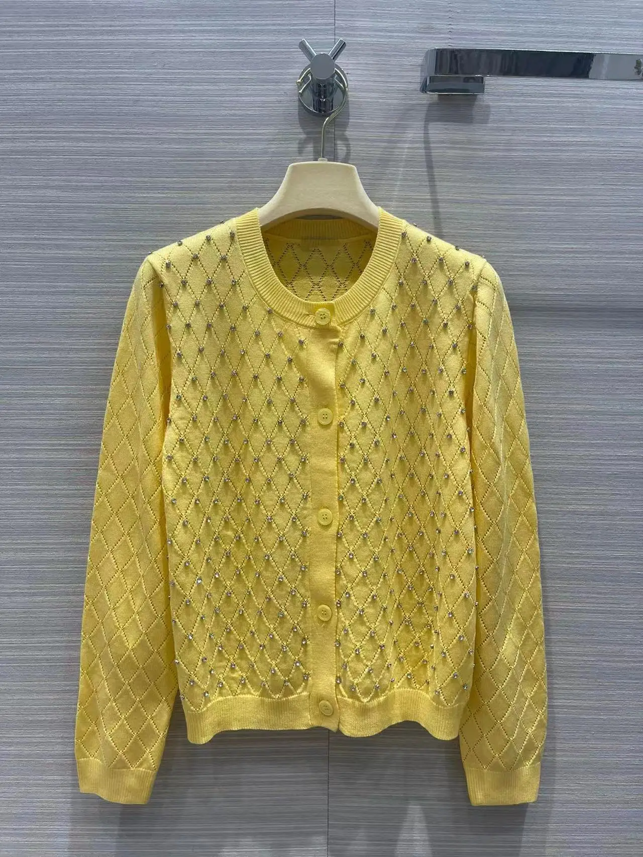 Luxury Sweater 2022 Autumn Winter New Design Women Runway Diamonds High Quality Cardigan Yellow Sweater
Luxury Sweater 2022 Autumn Winter New Design Women Runway Diamonds High Quality Cardigan Yellow Sweater