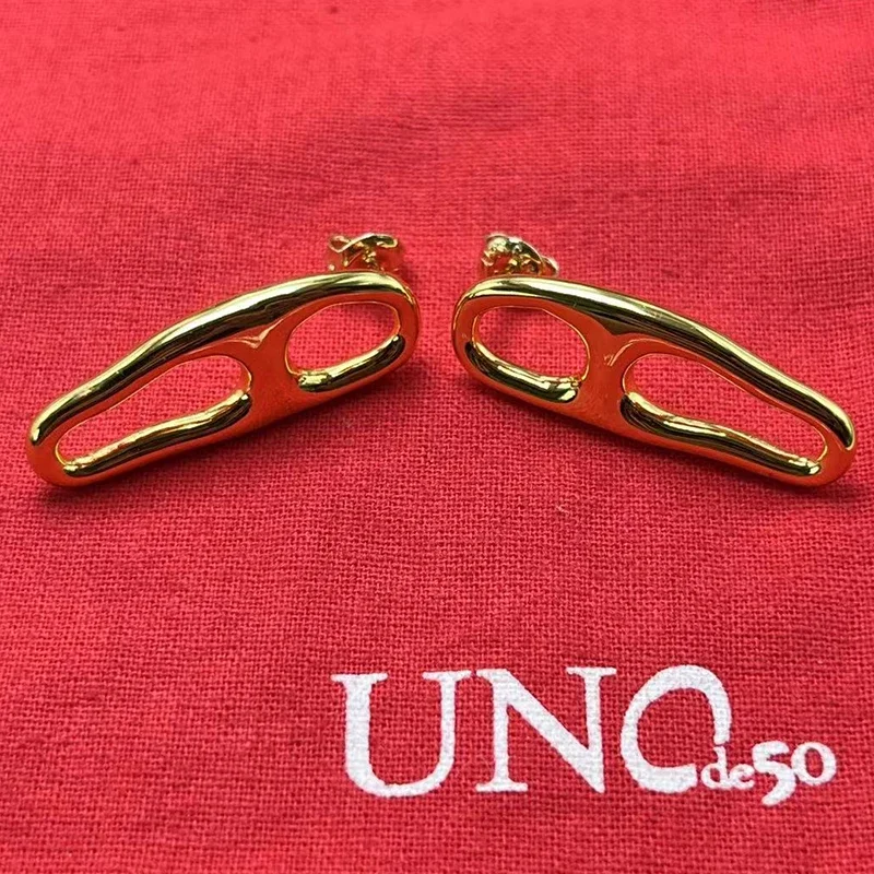 Новинка 2023, модные изысканные Простые Модные женские серьги unode 50 в Европе и Америке, ювелирные изделия, подарочная сумка
Новинка 2023, модные изысканные Простые Модные женские серьги unode 50 в Европе и Америке, ювелирные изделия, подарочная сумка