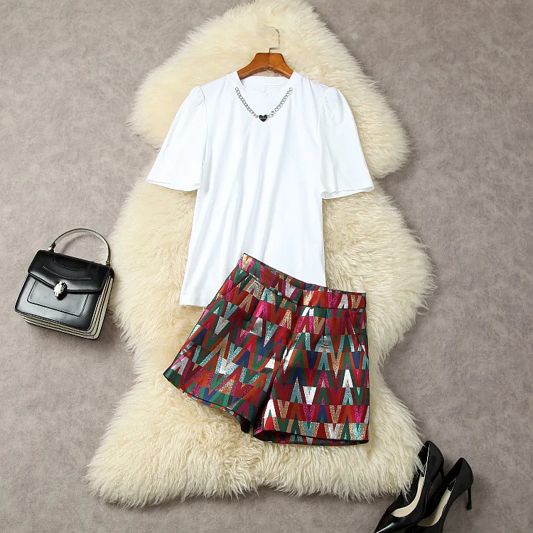 European and American women's clothes 2023 spring new Short sleeve Chain T-shirt white Jacquard shorts Fashion suit 
European and American women's clothes 2023 spring new Short sleeve Chain T-shirt white Jacquard shorts Fashion suit