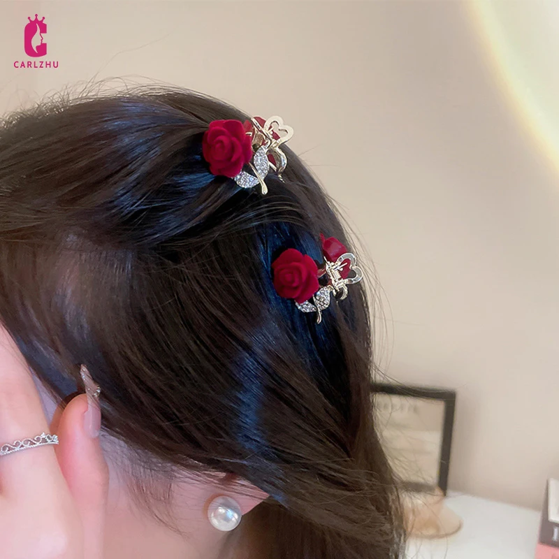 Autumn Winter Retro Rhinestone Flock Rose Blossom Small Hair Clip Hair Claw for Women Fashion Shark Clip Grab Clip Hair Jewelry
Autumn Winter Retro Rhinestone Flock Rose Blossom Small Hair Clip Hair Claw for Women Fashion Shark Clip Grab Clip Hair Jewelry