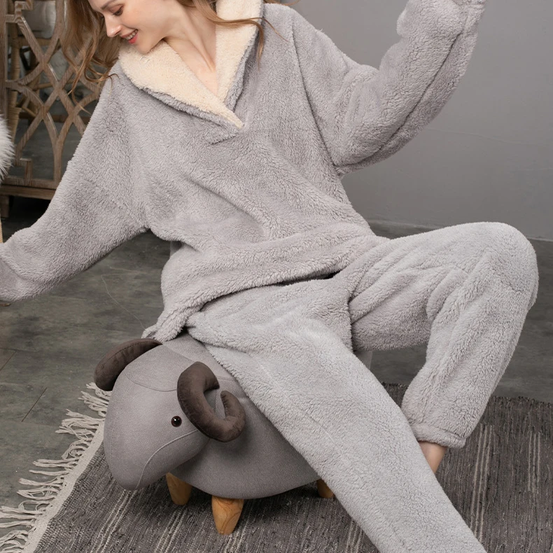 Autumn Winter Women Nightwear Pijamas Suit Thickened Coral Fleece 2PCS Pajamas Set Sleepwear Loose Warm Flannel Home Wear
Autumn Winter Women Nightwear Pijamas Suit Thickened Coral Fleece 2PCS Pajamas Set Sleepwear Loose Warm Flannel Home Wear