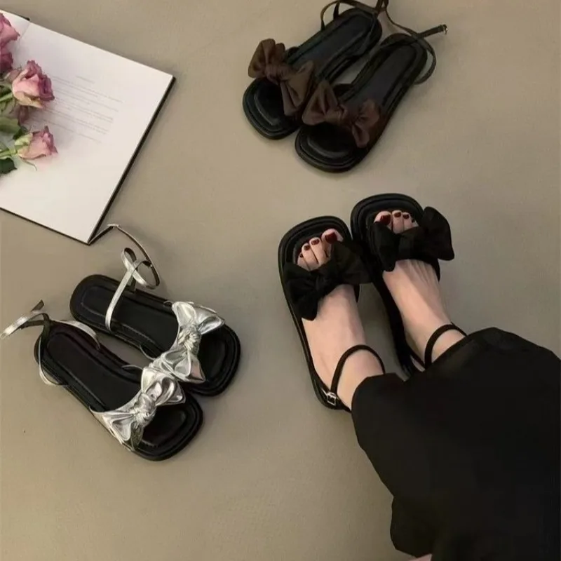 Сандалии женские на плоской подошве, модные шлепанцы во французском стиле, удобные повседневные, лето 2024
Сандалии женские на плоской подошве, модные шлепанцы во французском стиле, удобные повседневные, лето 2024