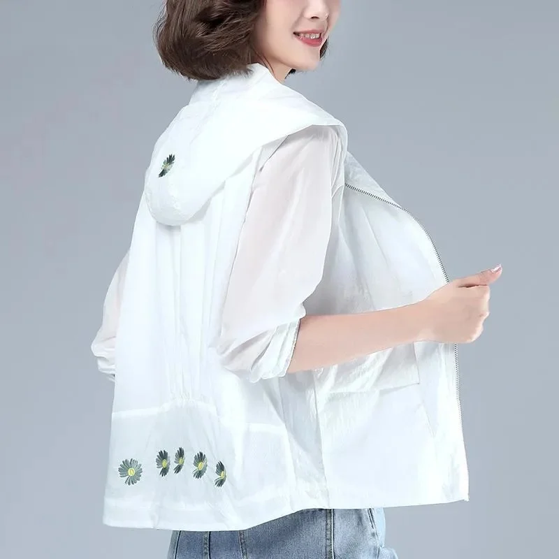 2023 New Women Jacket Loose Sun Protection Jacket Women Embroidery Thin Coat Casual Outerwear Long Sleeve Spring Summer Clothing
2023 New Women Jacket Loose Sun Protection Jacket Women Embroidery Thin Coat Casual Outerwear Long Sleeve Spring Summer Clothing
