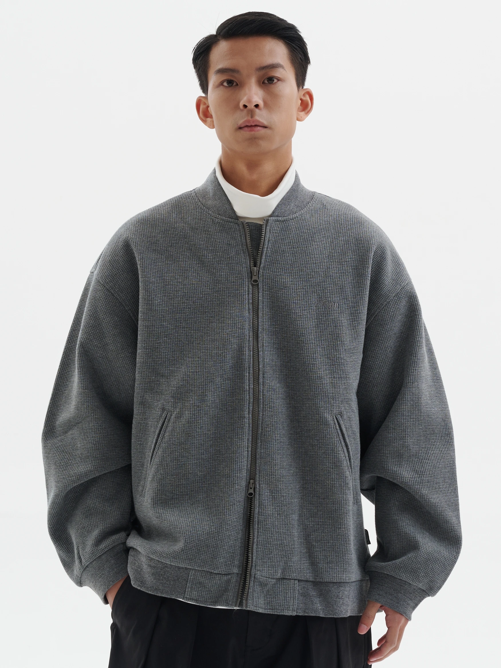 MIKI Japanese retro zipper baseball uniform for men's couple knitted cardigan jacket loose stand collar coat
MIKI Japanese retro zipper baseball uniform for men's couple knitted cardigan jacket loose stand collar coat