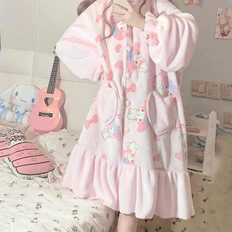Sanrio мультфильм кавайная моя мелодия из двух частей ночная рубашка костюм осень зима коралловый бархат утепленная Пижама Y2k длинное пальто домашняя одежда
Sanrio мультфильм кавайная моя мелодия из двух частей ночная рубашка костюм осень зима коралловый бархат утепленная Пижама Y2k длинное пальто домашняя одежда