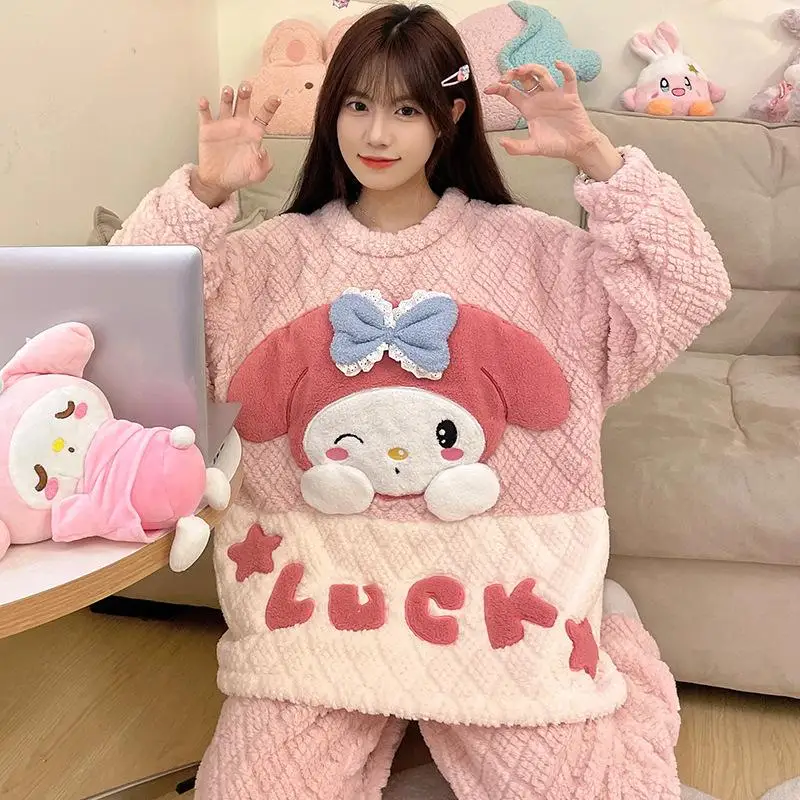 Kawaii Sanrios мультфильм Cinnamoroll пижамы Домашняя одежда аниме Моя Мелодия искусственный костюм осень зима для девочек
Kawaii Sanrios мультфильм Cinnamoroll пижамы Домашняя одежда аниме Моя Мелодия искусственный костюм осень зима для девочек