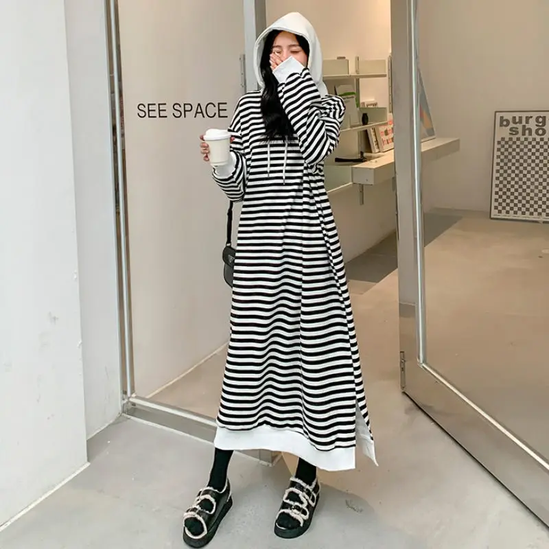 2023 Autumn Winter Stripe Sweatshirt Dress Long Sleeve Hooded Loose Large Size Women's Clothing Fleece Thickened Dress T1958
2023 Autumn Winter Stripe Sweatshirt Dress Long Sleeve Hooded Loose Large Size Women's Clothing Fleece Thickened Dress T1958