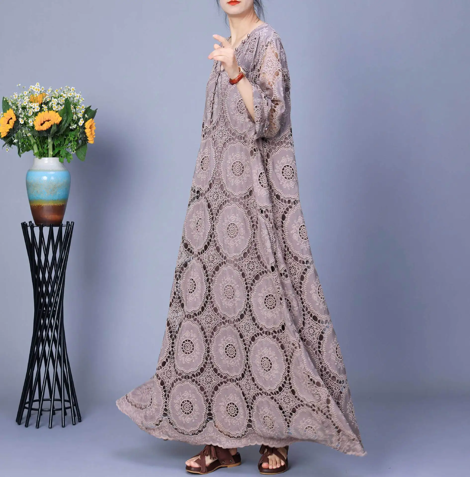 Water-soluble flower dress with a V-neckline slim fit and a slim long irregular skirt
Water-soluble flower dress with a V-neckline slim fit and a slim long irregular skirt