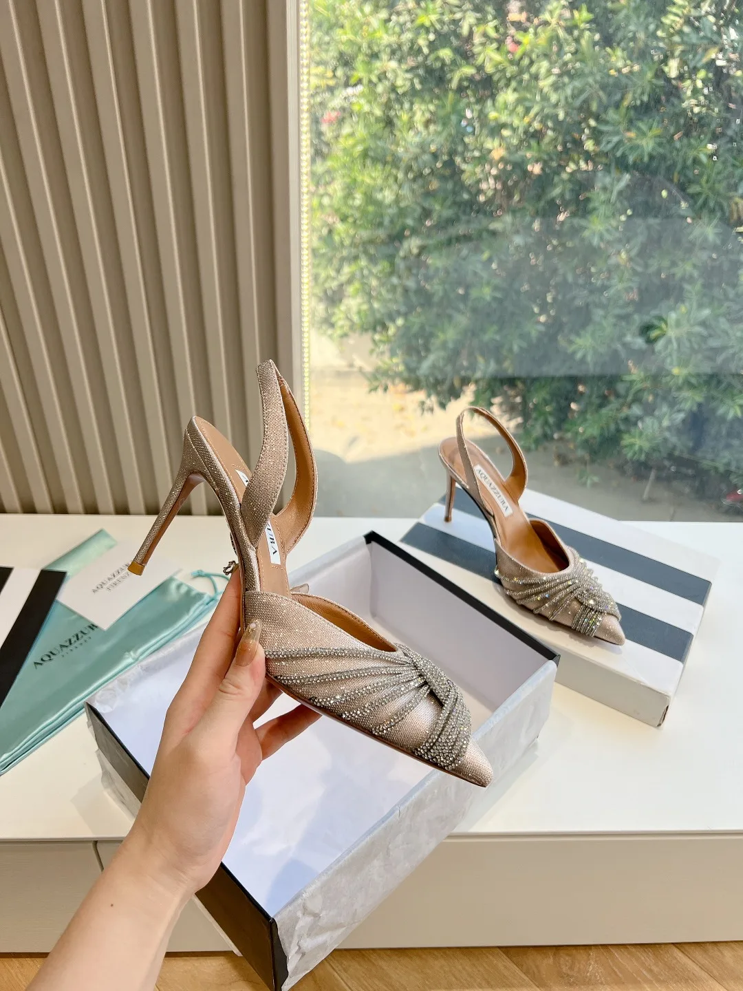 AUAZZURAA Pineapple Water Diamond Transparent Pointed High Heels Slim Heels Sexy Super High Heel Sandals for Women
AUAZZURAA Pineapple Water Diamond Transparent Pointed High Heels Slim Heels Sexy Super High Heel Sandals for Women