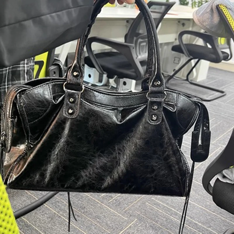 

Rivet Locomotive Bag Spicy Girl Bag 2023 New High Quality High Capacity One Shoulder Crossbody Handbag Luxury Women's Bags Hand