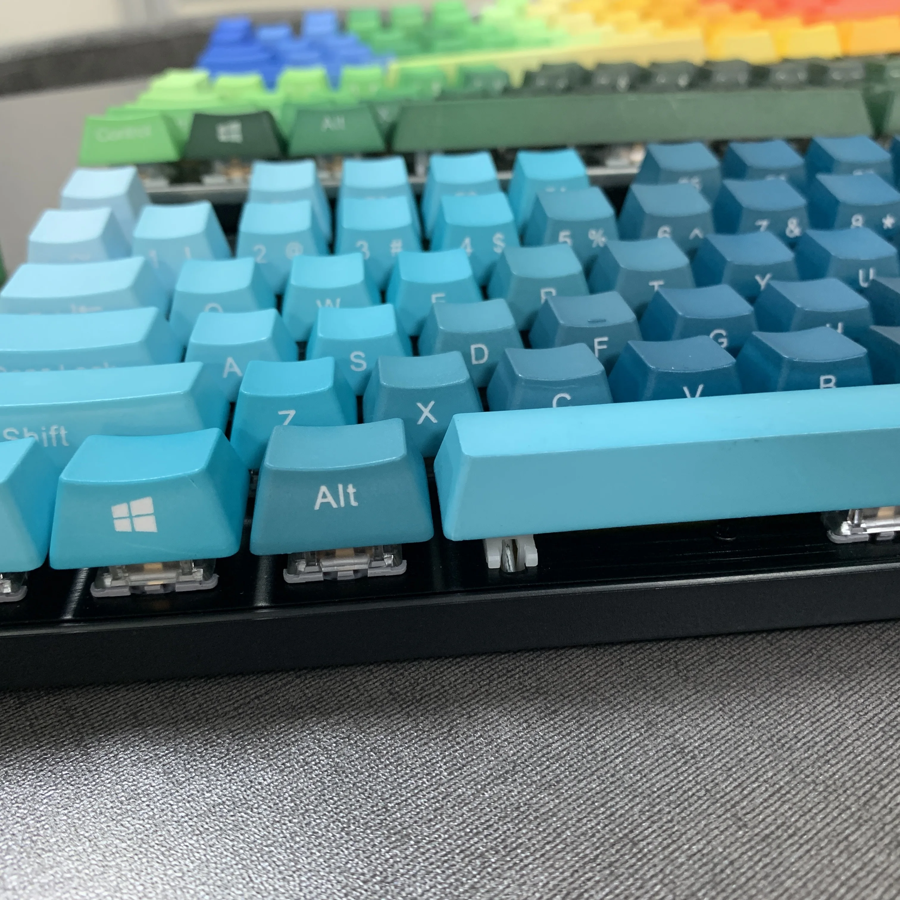 PBT Keycaps боковая гравировка Градиент для механической клавиатуры 104 клавиши OEM с подсветкой универсальные Keycaps для игровой клавиатуры MX Переключатель
PBT Keycaps боковая гравировка Градиент для механической клавиатуры 104 клавиши OEM с подсветкой универсальные Keycaps для игровой клавиатуры MX Переключатель