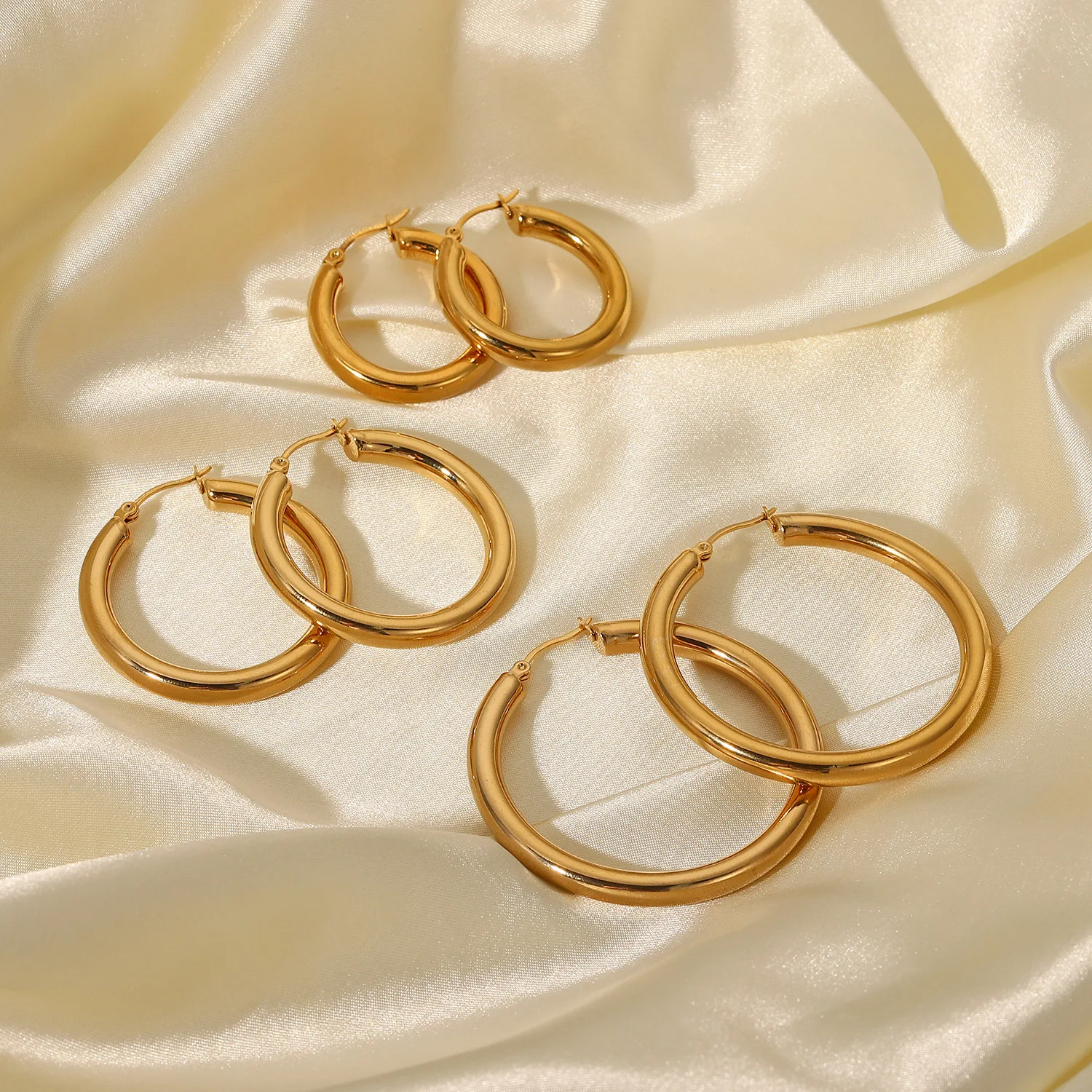 Stainless Steel Chunky Hoop Earrings For Women, Minimalist Chic Jewelry 18K Real Gold Plated Round 30mm 40mm 50mm Hoops Earrings
Stainless Steel Chunky Hoop Earrings For Women, Minimalist Chic Jewelry 18K Real Gold Plated Round 30mm 40mm 50mm Hoops Earrings