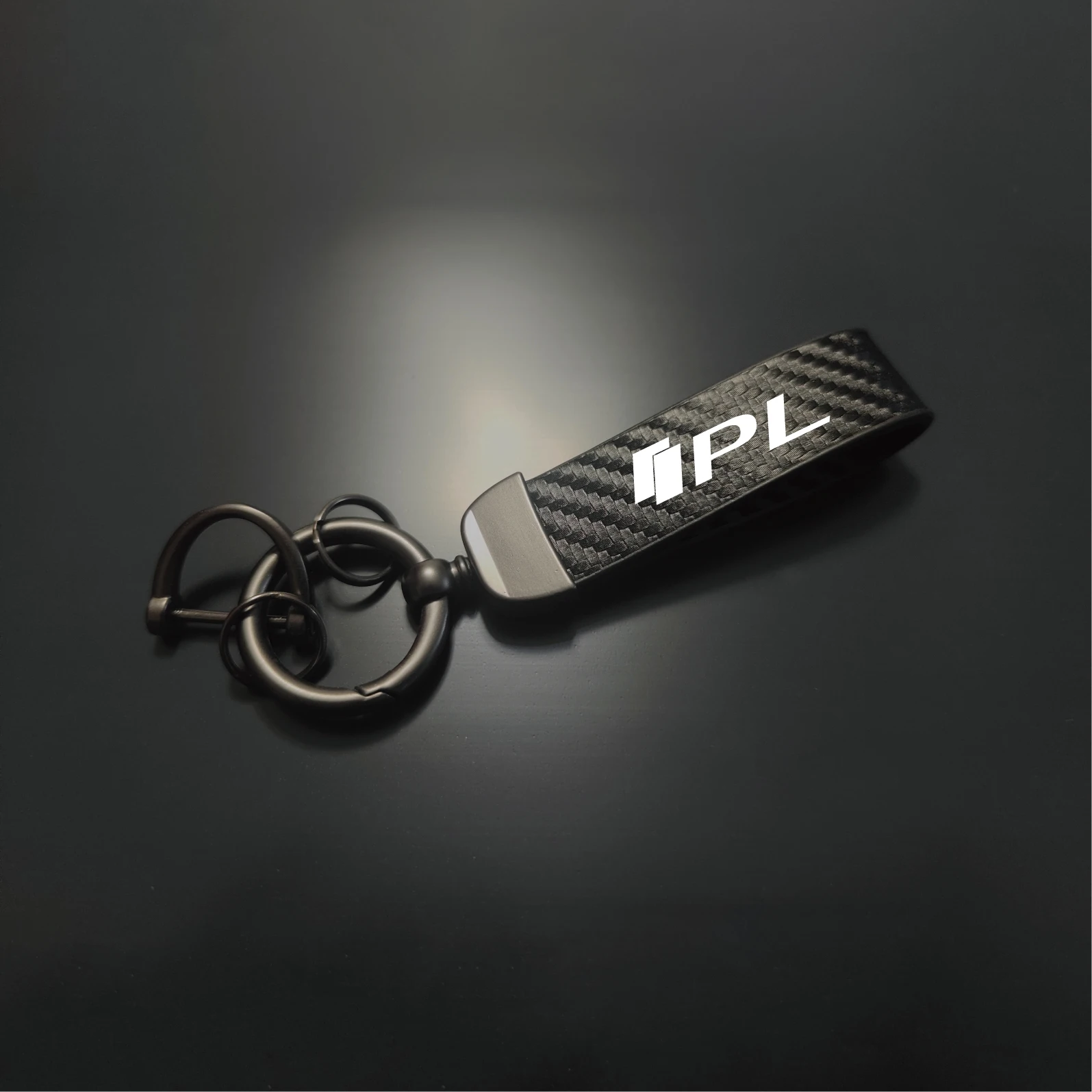 

1pcs Carbon Fiber Car Keychain Leather Zinc Alloy Keyring for Q30 Q50 Q60 Q70 PL QX30 QX50 QX60 QX70 QX80 Auto Accessories
