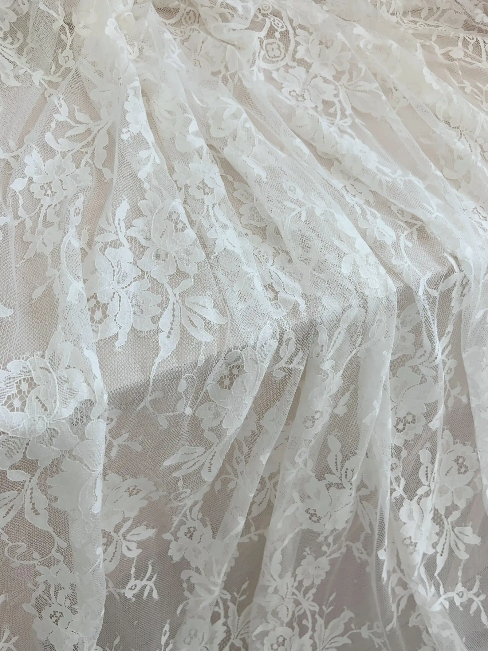 1.5 meter Ivory Chantilly Lace Fabric For Bridal Dress Soft Eyelash Lace Fabric 1.5x1.5 Meters/piece Sewing for Women Gowns
1.5 meter Ivory Chantilly Lace Fabric For Bridal Dress Soft Eyelash Lace Fabric 1.5x1.5 Meters/piece Sewing for Women Gowns