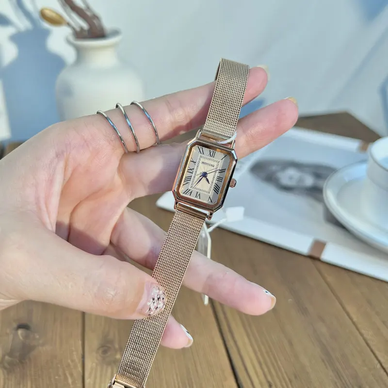 Women Quartz Watch Luxury Fashion Square Gold Case Steel Band Simple Roman Numerals Dial Clock Female Watches Ladies Wristwatch
Women Quartz Watch Luxury Fashion Square Gold Case Steel Band Simple Roman Numerals Dial Clock Female Watches Ladies Wristwatch