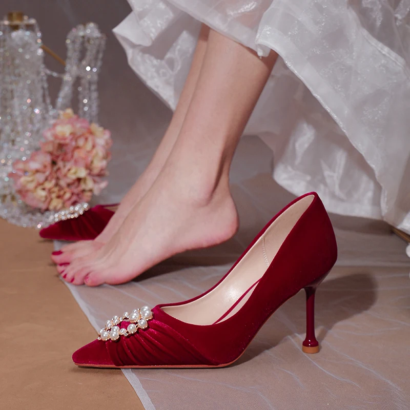 

Wine Red Wedding Shoes 2022 Pearl Cycle Buckle Bride Dress Pumps Stiletto High Heel Suede Cloth Chinese Retro Style Female Shoes