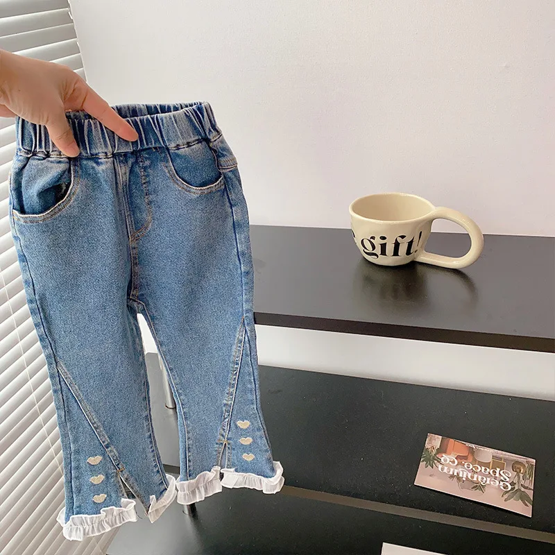 2024 Ins 2-7 Year Spring Kid Girl Jeans Elastic Waist Fashion Versatile Love Pattern Baby Girls Pants Casual Children Girl Pants
2024 Ins 2-7 Year Spring Kid Girl Jeans Elastic Waist Fashion Versatile Love Pattern Baby Girls Pants Casual Children Girl Pants