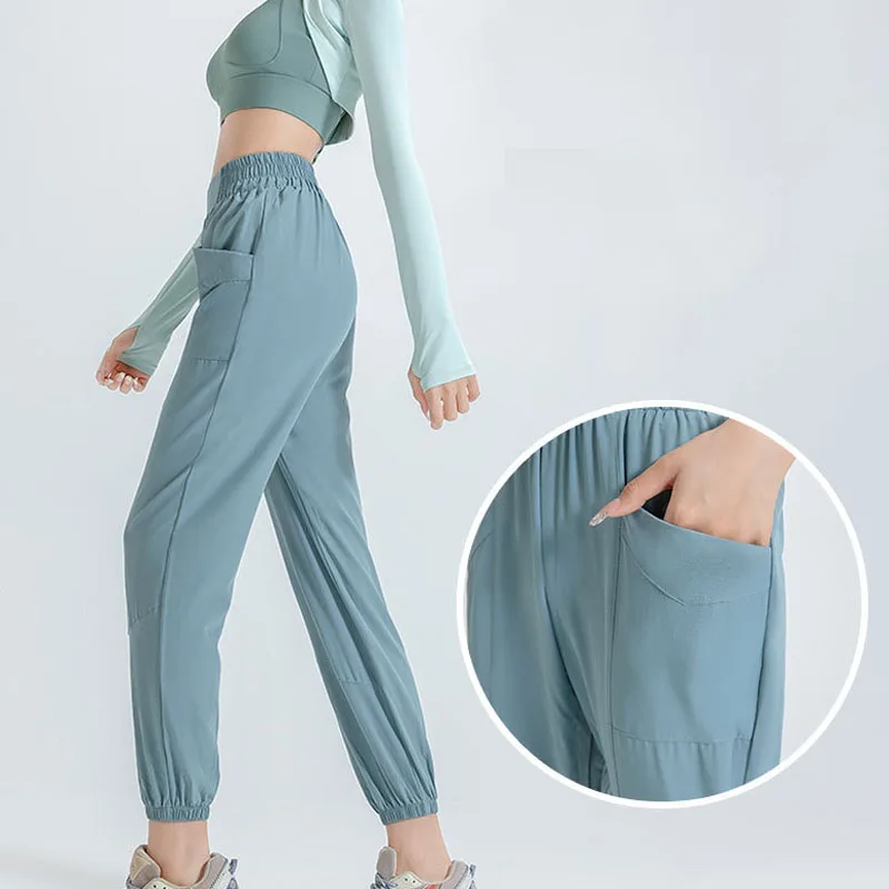 Women Quick Dry Athletic Gym Fitness Sweatpants with Two Side Pockets Exercise Pants Loose Bound Feet Running Sport Joggers
Women Quick Dry Athletic Gym Fitness Sweatpants with Two Side Pockets Exercise Pants Loose Bound Feet Running Sport Joggers