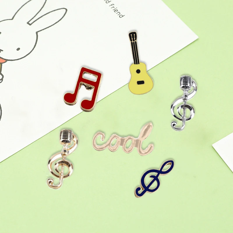 

Cool Music Note Enamel Brooches Fashion Guitar Microphone Metal Badges Piano Notes Lapel Pins Musician Jewelry Gifts for Friends