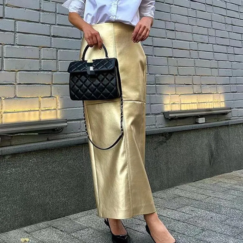 2022 spring and summer temperament splicing design metallic PU leather skirt European and American hip-covering skirt for women
2022 spring and summer temperament splicing design metallic PU leather skirt European and American hip-covering skirt for women
