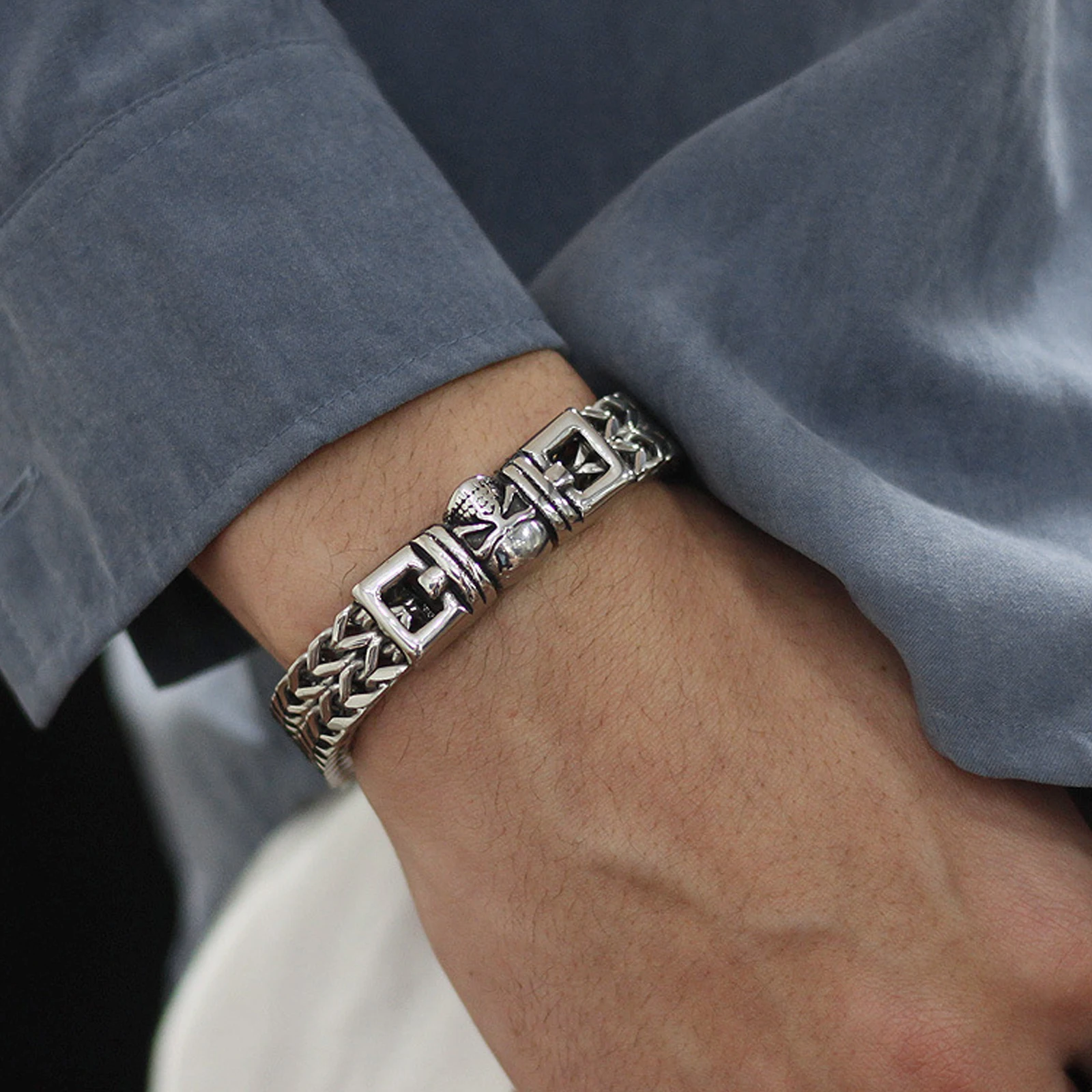 Men's stainless steel bracelet, hip hop skull snake chain, fashion punk wrist bracelet
Men's stainless steel bracelet, hip hop skull snake chain, fashion punk wrist bracelet