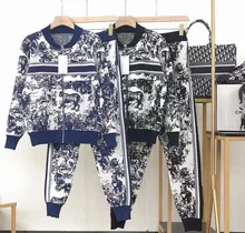 Autumn 2021 Southeast Asia New Retro Landscape Painting Long Sleeve Sweater Pants Two-piece Set
Autumn 2021 Southeast Asia New Retro Landscape Painting Long Sleeve Sweater Pants Two-piece Set