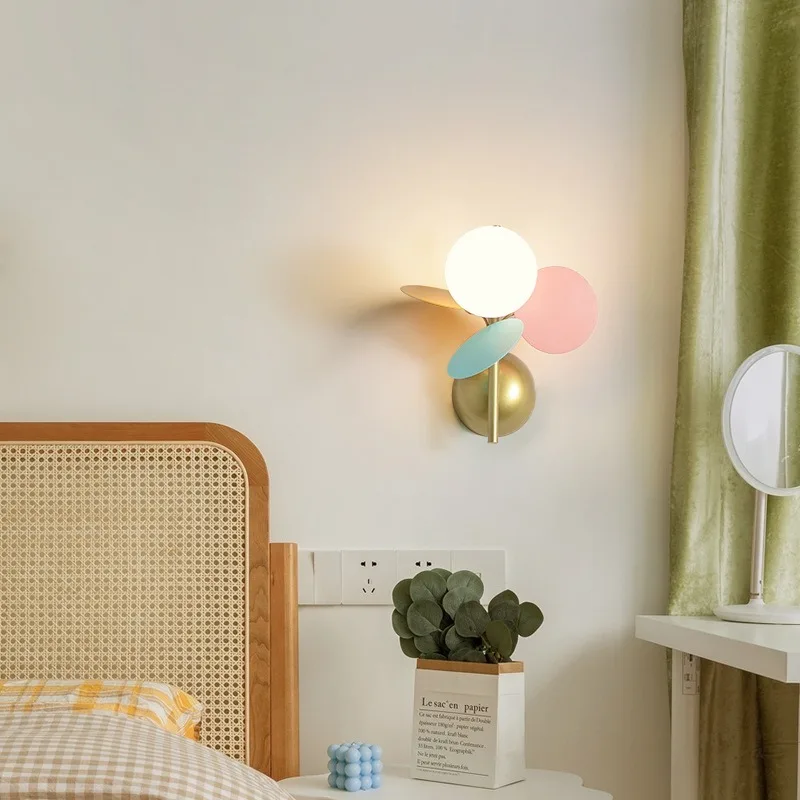 Скандинавский Простой настенный светильник для детской комнаты, прикроватный светильник для входа в спальню
Скандинавский Простой настенный светильник для детской комнаты, прикроватный светильник для входа в спальню