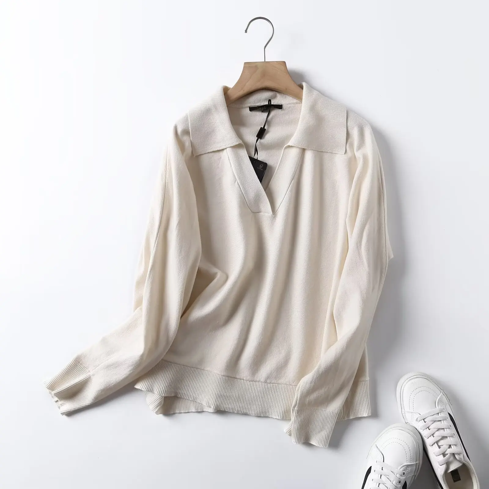 Women 2023 Autumn New Fashion Casual Knitted Pullover Retro Long Sleeve Chic POLO Collar All-match Loose Sweater top
Women 2023 Autumn New Fashion Casual Knitted Pullover Retro Long Sleeve Chic POLO Collar All-match Loose Sweater top