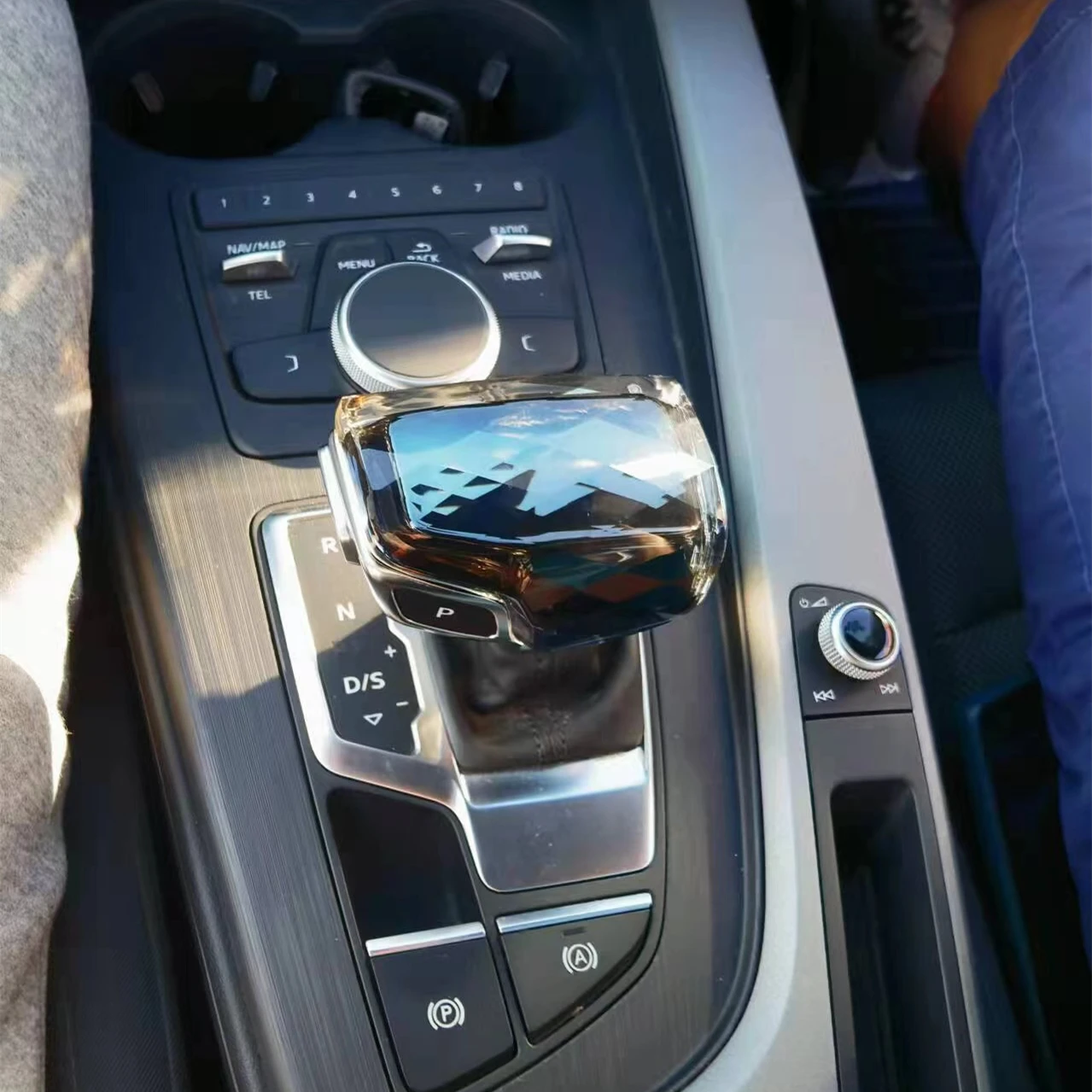 car accessories crystal gear handle for A4L A5 S4 S5 RS4 RS5 TT TTS TTRS 2017-22 A6L A7 A7L S6 S7 RS6 RS7 2019-22 Q7 SQ7 2016-20
car accessories crystal gear handle for A4L A5 S4 S5 RS4 RS5 TT TTS TTRS 2017-22 A6L A7 A7L S6 S7 RS6 RS7 2019-22 Q7 SQ7 2016-20