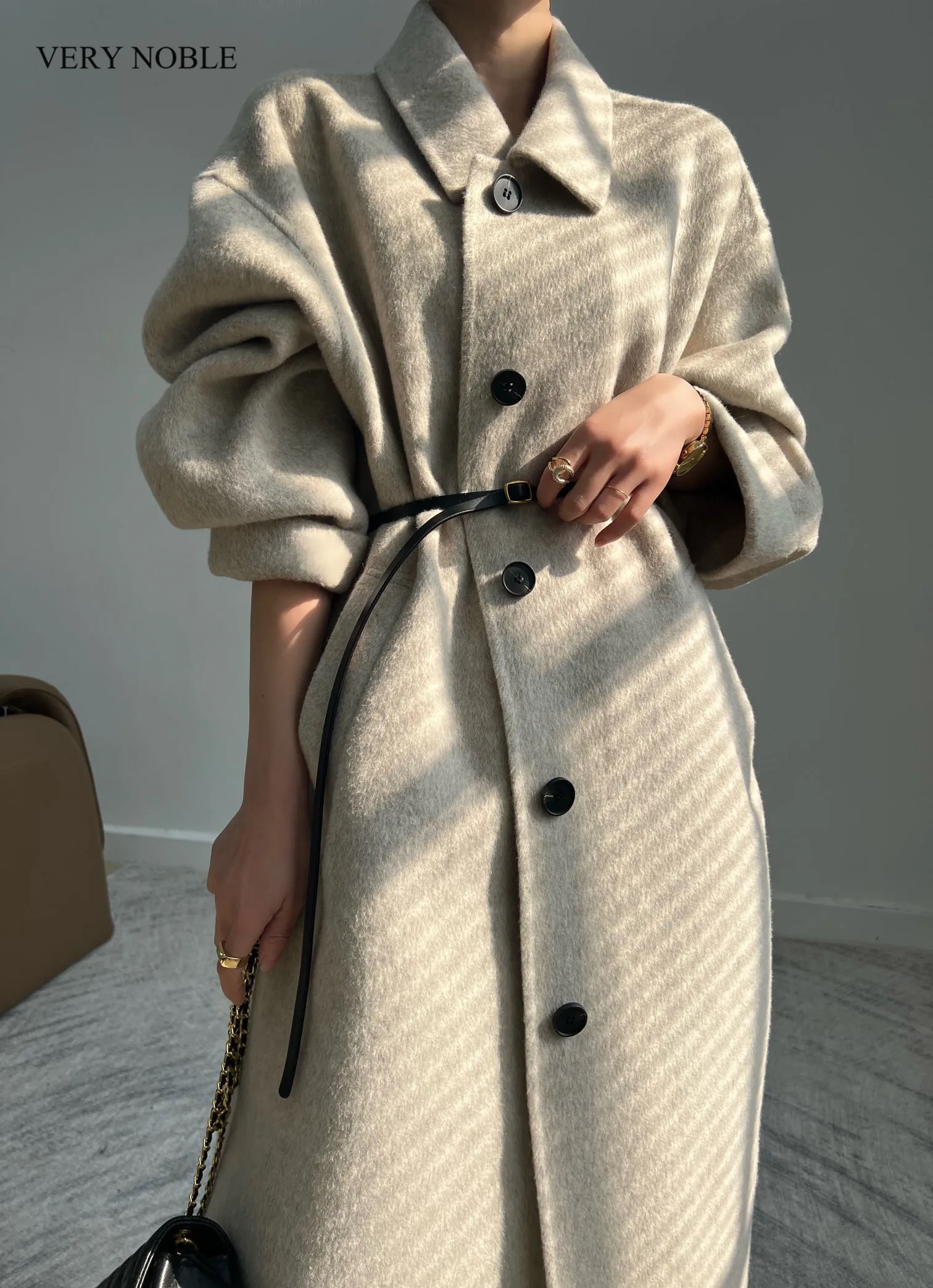 VERY NOBLE Thickened Alpaca Cashmere Coat Long Cowhide Belt Women's Autumn and Winter Wool Coat Loose Coat Top
VERY NOBLE Thickened Alpaca Cashmere Coat Long Cowhide Belt Women's Autumn and Winter Wool Coat Loose Coat Top