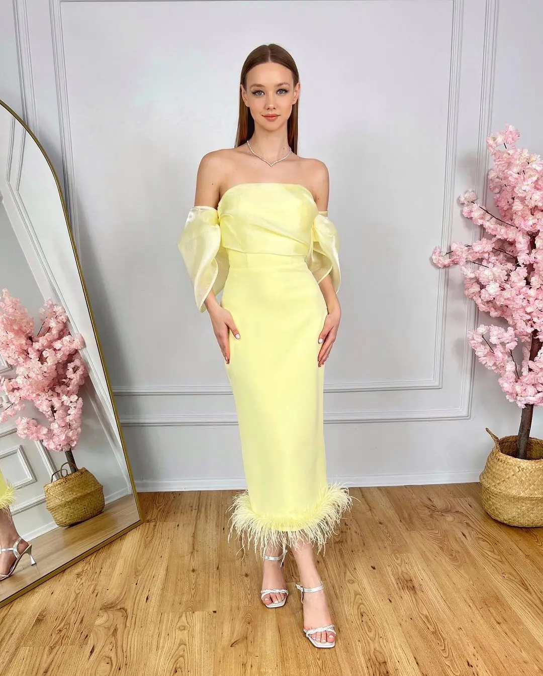 Mermaid Light Yellow Feathers Strapless Prom Dresses Puff Sleeves Tea Length Special Occasion vestidos de novia Party Dress
Mermaid Light Yellow Feathers Strapless Prom Dresses Puff Sleeves Tea Length Special Occasion vestidos de novia Party Dress