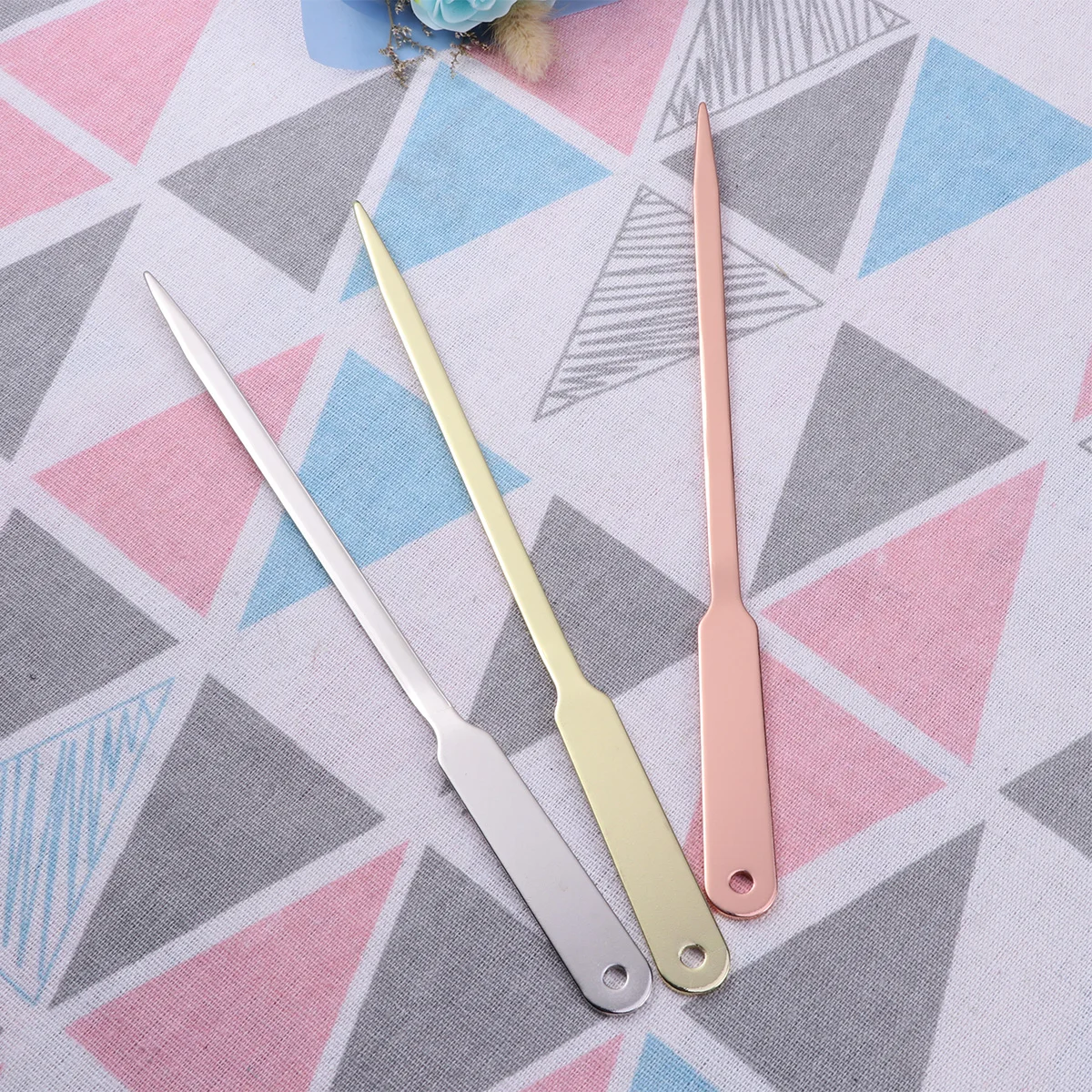 3pcs Letter Openers Portable Stainless Steel Hand Letter Envelope Lightweight Metal Envelope Slitter (Random Color)
3pcs Letter Openers Portable Stainless Steel Hand Letter Envelope Lightweight Metal Envelope Slitter (Random Color)