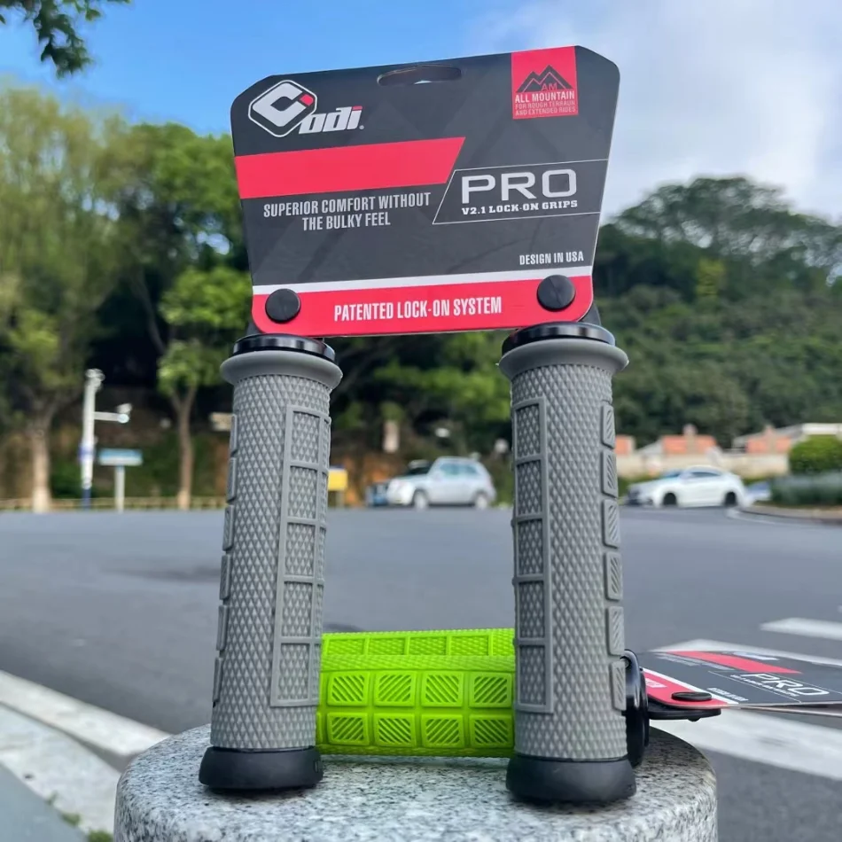 

ODI Elite Pro V2.1 Lock on Grips for MTB Mountain Bike Grips Alluminium Alloy + Silica Gel ODI Grips