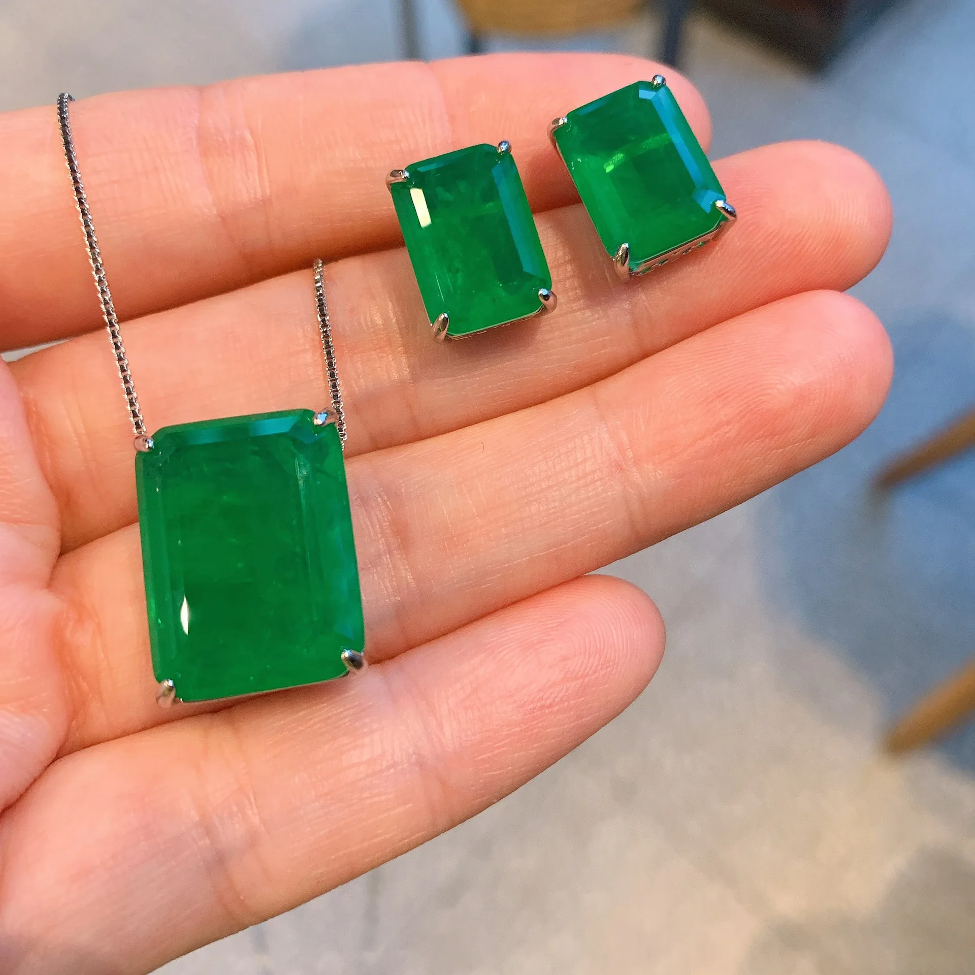 Emerald Green Paraiba Rectangle Pendant Ear Studs Earring Set Wholesale 925 Sterling Silver Fashion Jewelry Trend Birthday Gift
Emerald Green Paraiba Rectangle Pendant Ear Studs Earring Set Wholesale 925 Sterling Silver Fashion Jewelry Trend Birthday Gift