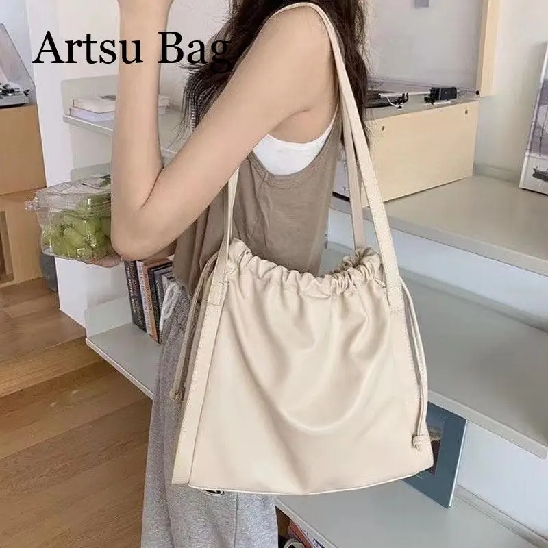 Large Capacity Women's 2024 Summer Bucket Bag Shoulder Tote Bag Simple Fashion Trendy for Students Class Underarm Bag
Large Capacity Women's 2024 Summer Bucket Bag Shoulder Tote Bag Simple Fashion Trendy for Students Class Underarm Bag