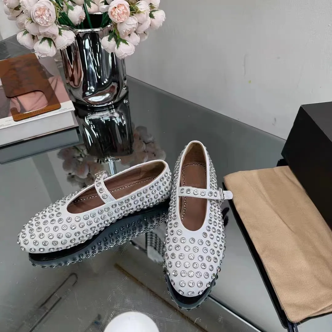 High end cowhide version water diamond one line buckle low cut shallow cut round toe flat sole single shoe ballet women's shoes
High end cowhide version water diamond one line buckle low cut shallow cut round toe flat sole single shoe ballet women's shoes