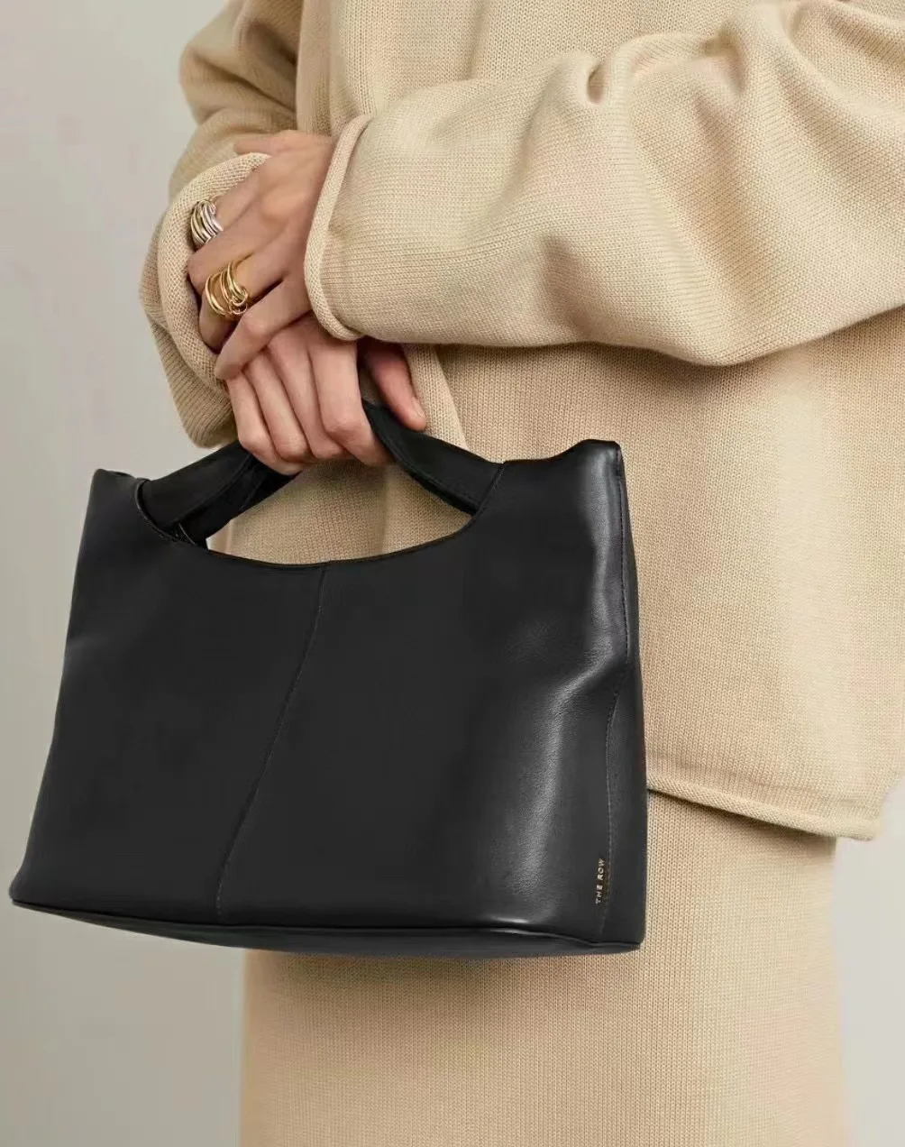 Designer ROW THEROW Luxury Handbags for Men/Women Genuine Leather Messenger Hand Bags Ladies Shoulder Crossbody Tote Saddle Bag
Designer ROW THEROW Luxury Handbags for Men/Women Genuine Leather Messenger Hand Bags Ladies Shoulder Crossbody Tote Saddle Bag