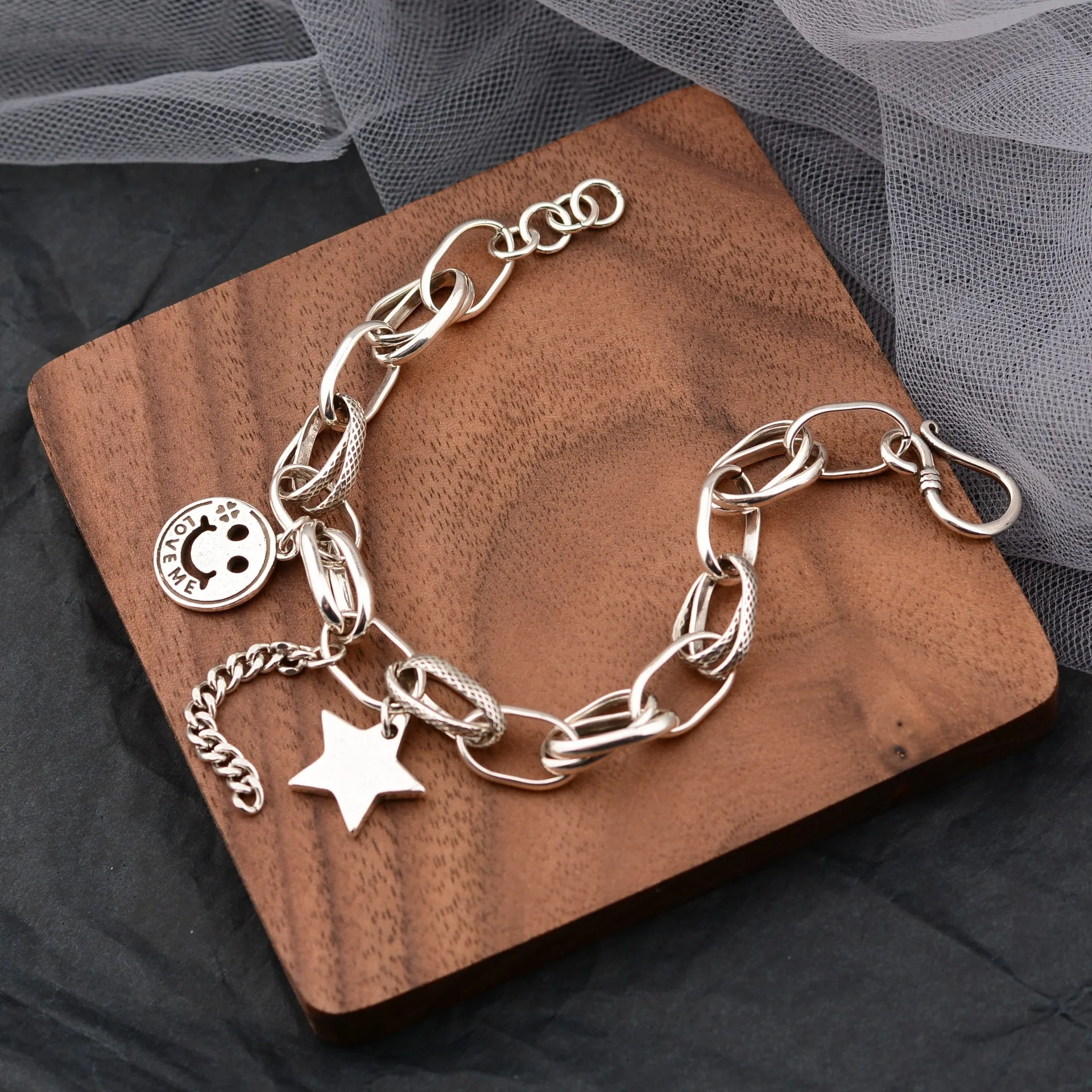 925 Sterling Silver Hiphop Thick Smile Face Star Letter Bracelet for Women Girls Vintage Handmade Hasp Bracelet Birthday Gift
925 Sterling Silver Hiphop Thick Smile Face Star Letter Bracelet for Women Girls Vintage Handmade Hasp Bracelet Birthday Gift