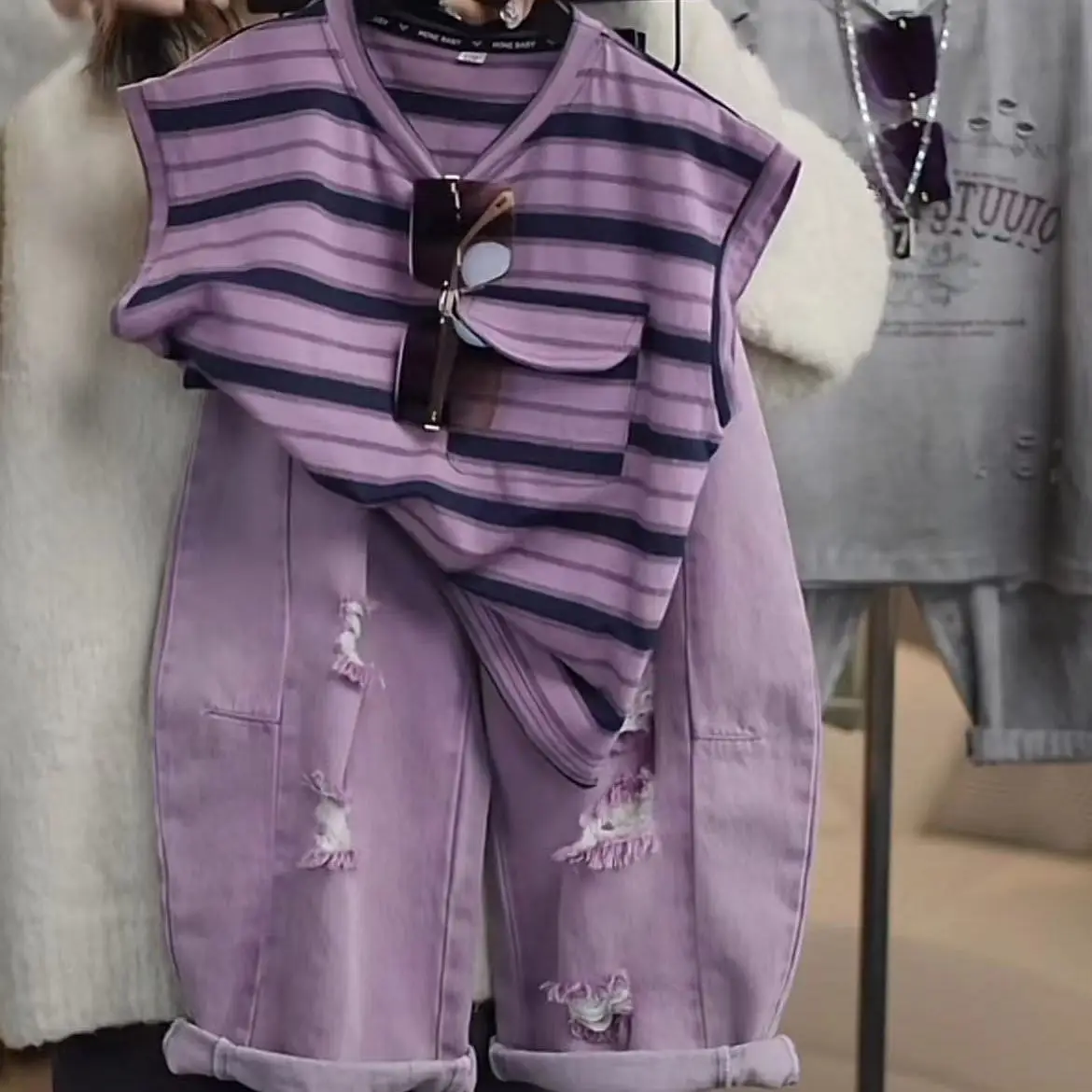 Children's Sets Girls' Suit Sleeveless Vest + Ripped Purple Denim Straight Loose Pants 2-piece Set Lougewear Outfit Sale Price
Children's Sets Girls' Suit Sleeveless Vest + Ripped Purple Denim Straight Loose Pants 2-piece Set Lougewear Outfit Sale Price
