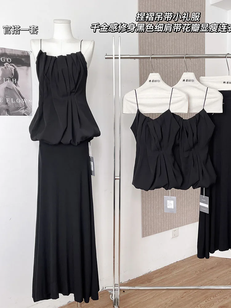 

Женский летний костюм-двойка с юбкой, черный сексуальный плиссированный топ с лямкой на шее и юбка в новом дизайне, элегантная юбка в Корейском стиле для девушек, 2024