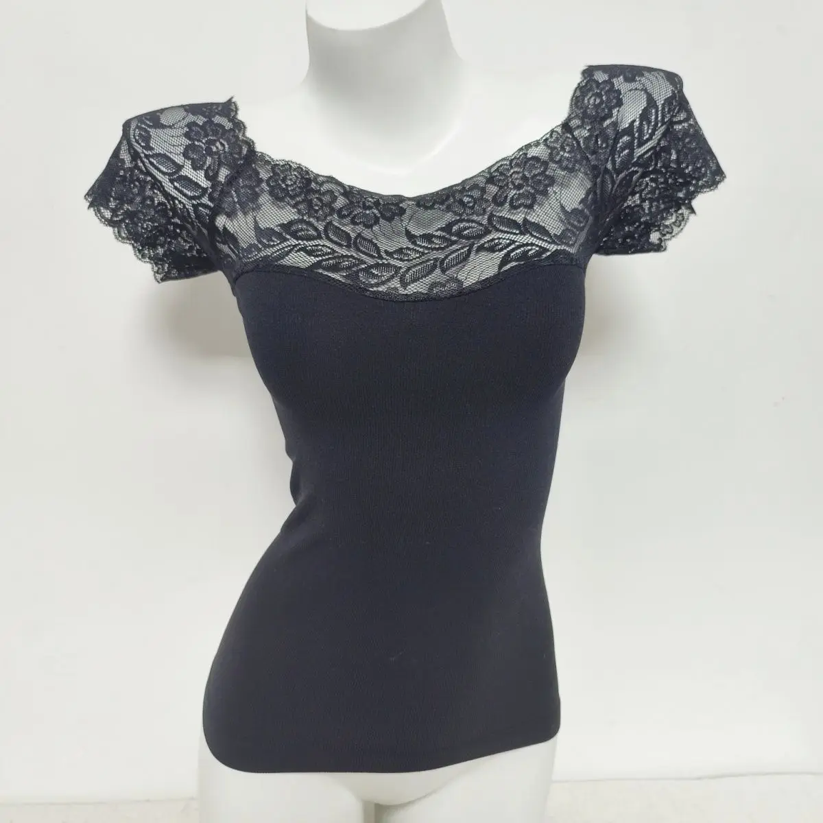 Mesh Lace Casual T-shirts Women Short Sleeve Slim Fit Knitted Summer T Shirts Female See Through Sexy Elegant Top Tees Clothing
Mesh Lace Casual T-shirts Women Short Sleeve Slim Fit Knitted Summer T Shirts Female See Through Sexy Elegant Top Tees Clothing