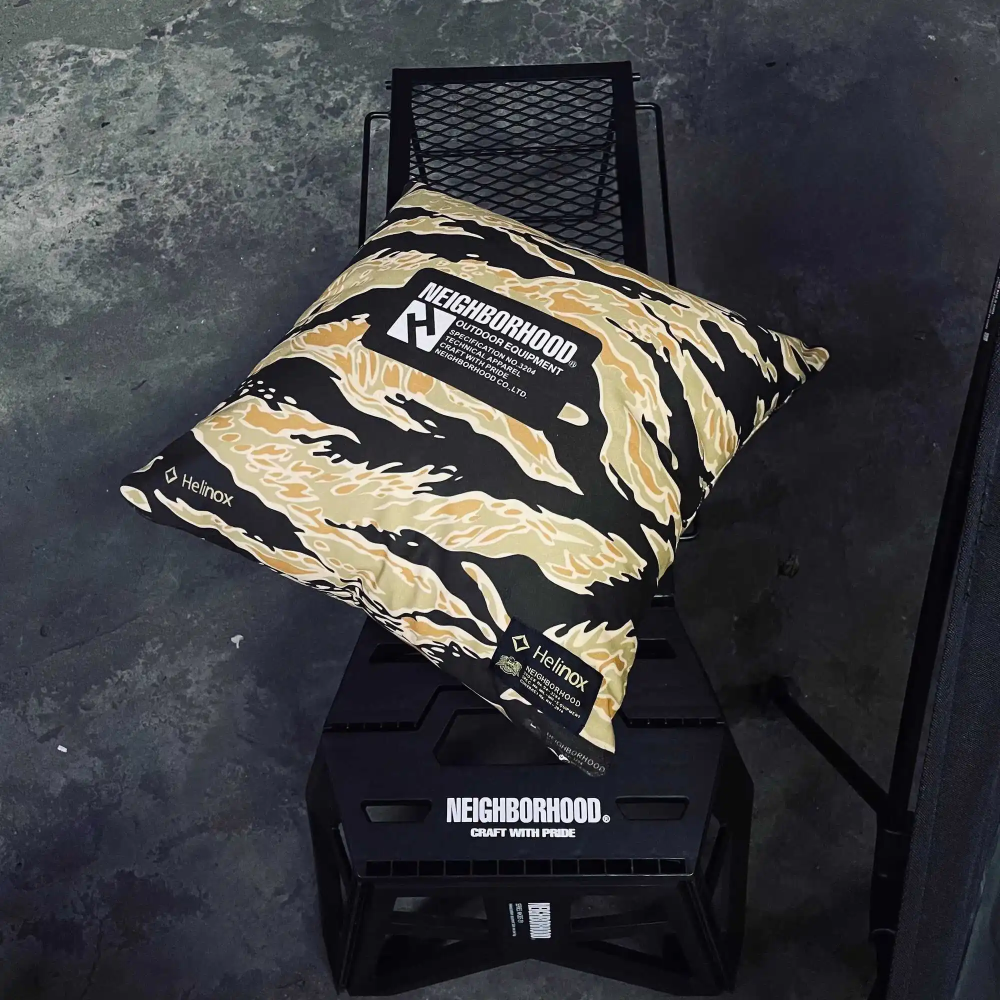 NBHD Dark Wind Desert Yellow Camouflage Pillow Car Backrest Home Sofa Living Room Bedroom Cushion
NBHD Dark Wind Desert Yellow Camouflage Pillow Car Backrest Home Sofa Living Room Bedroom Cushion
