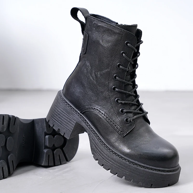 Retro Leather Ankle Boots for Women Autumn 2023 New Thick Soled Increased Height Black British Style Motorcycle Boots
Retro Leather Ankle Boots for Women Autumn 2023 New Thick Soled Increased Height Black British Style Motorcycle Boots